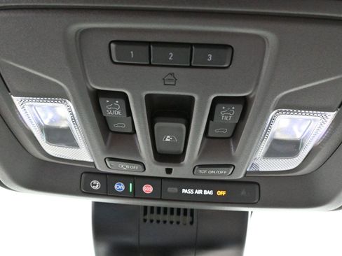 Used 2025 GMC Sierra 2500 SLT w/ SLT Premium Package image 29