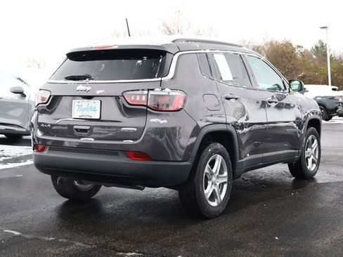 Used 2024 Jeep Compass Latitude image 6