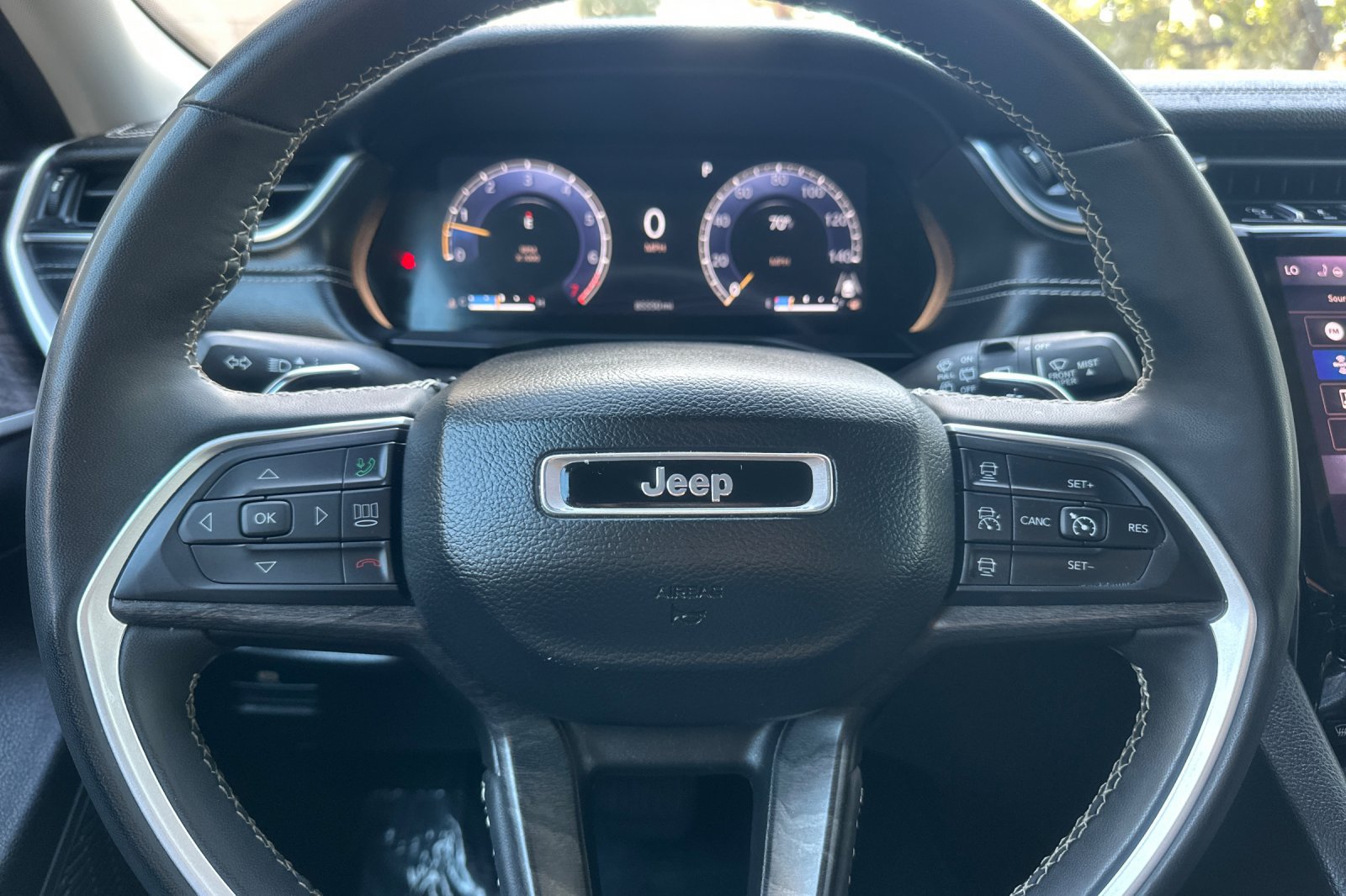 Used 2024 Jeep Grand Cherokee Limited AWD/4WD image 23