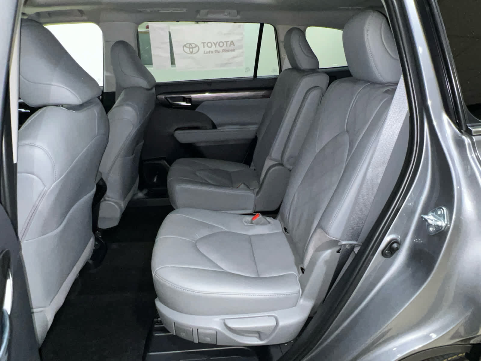 New 2026 Toyota Highlander Platinum AWD/4WD image 13