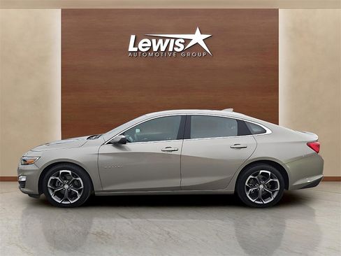 Used 2024 Chevrolet Malibu LT image 2