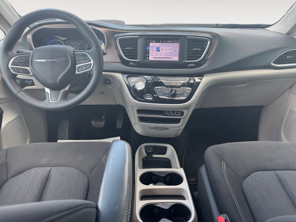 Used 2023 Chrysler Voyager LX FWD image 10