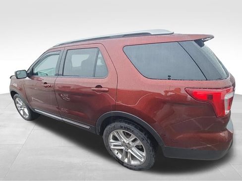 Used 2016 Ford Explorer XLT w/ Equipment Group 202A AWD/4WD image 2