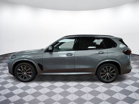 New 2026 BMW X5 xDrive50e image 2