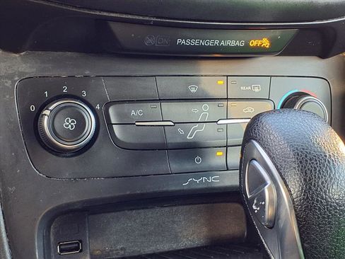 Used 2017 Ford Focus SE image 10