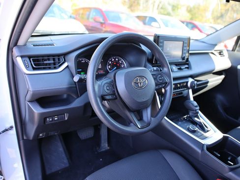 Used 2022 Toyota RAV4 LE image 17