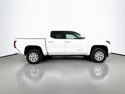 Certified 2025 Toyota Tacoma SR5 AWD/4WD image 8