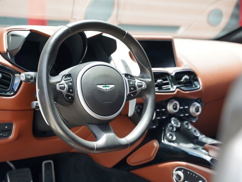 Used 2020 Aston Martin V8 Vantage Coupe RWD image 17