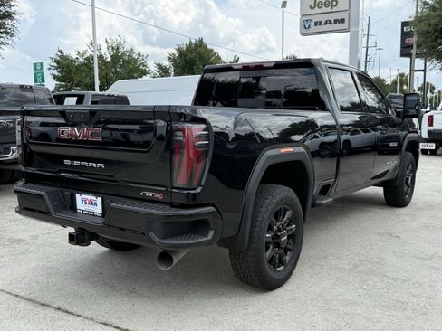 Used 2025 GMC Sierra 2500 AT4 AWD/4WD image 5