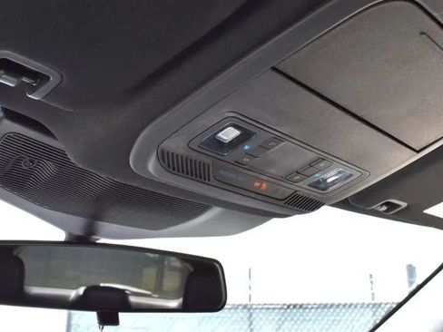 Used 2020 Ford Explorer XLT w/ Equipment Group 202A AWD/4WD image 19