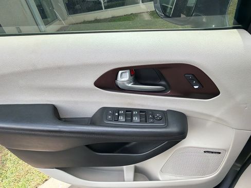 Used 2017 Chrysler Pacifica Limited FWD image 22