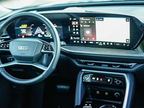 New 2025 Audi Q5 Prestige image 12