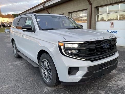 New 2025 Ford Expedition Active image 1