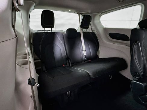 Used 2023 Chrysler Voyager LX FWD image 25