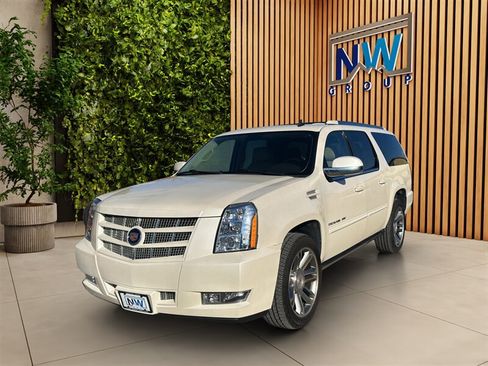 Used 2014 Cadillac Escalade ESV Premium AWD/4WD image 3