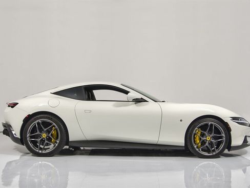 Used 2021 Ferrari Roma RWD image 13