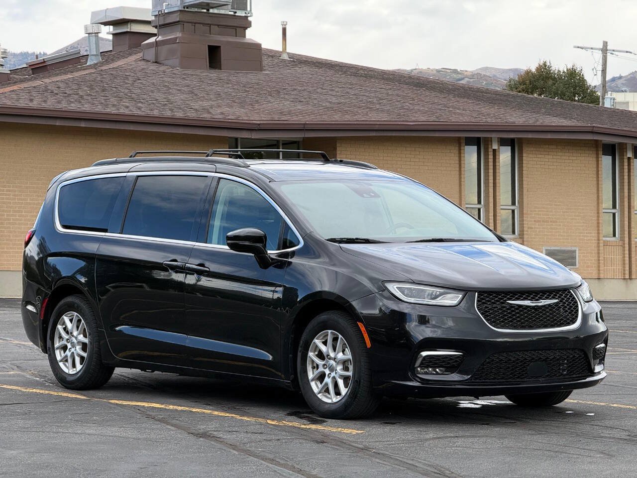 Used 2022 Chrysler Pacifica Touring-L FWD image 7