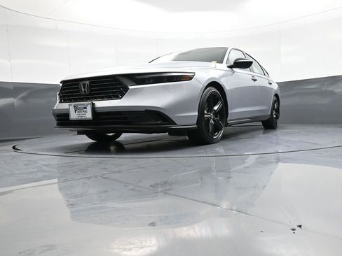 Used 2025 Honda Accord Sport image 25