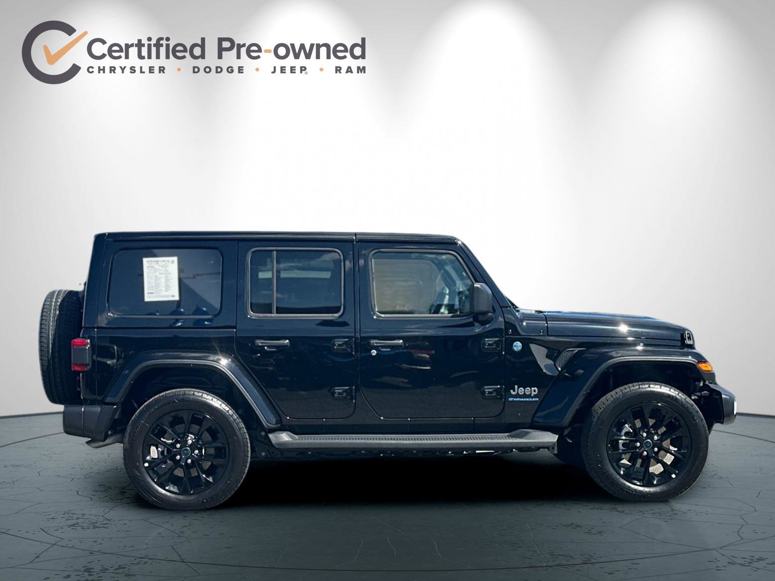 Used 2025 Jeep Wrangler Unlimited Sahara AWD/4WD image 3