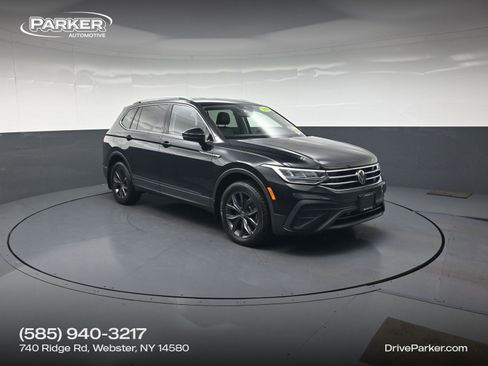 Used 2023 Volkswagen Tiguan SE AWD/4WD image 1