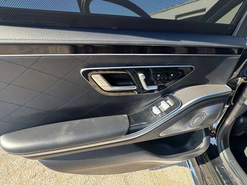 Used 2022 Mercedes-Benz S 580 4MATIC Sedan w/ AMG Line Package image 12