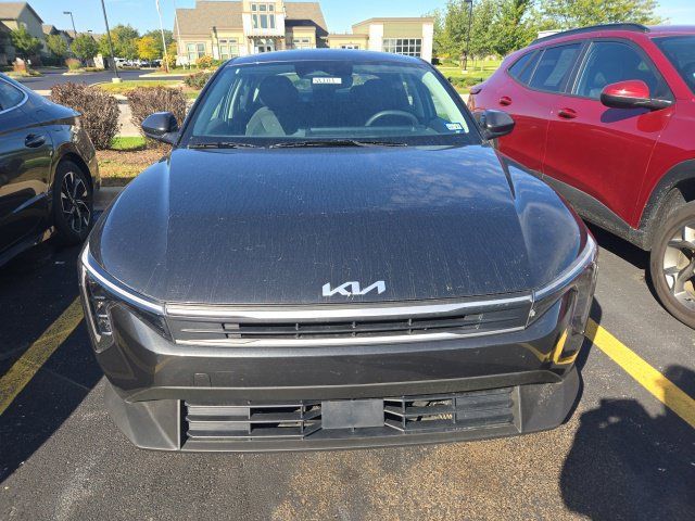 Used 2025 Kia K4 FWD image 2