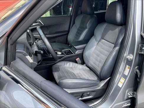 Used 2023 Mitsubishi Outlander SE AWD/4WD image 24