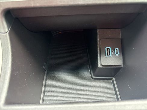 Used 2023 Ford Edge SEL image 48