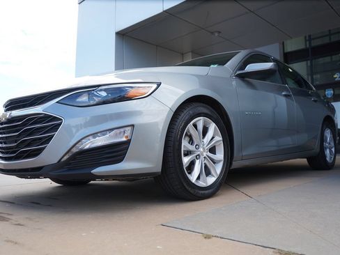 Used 2025 Chevrolet Malibu LT FWD image 5