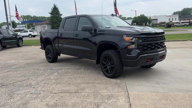 Used 2023 Chevrolet Silverado 1500 Custom Trail Boss w/ LPO, Dark Essentials Package AWD/4WD image 4