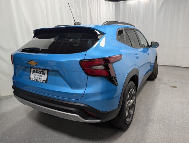 New 2026 Chevrolet Trax LT w/ Sunroof Package FWD image 3