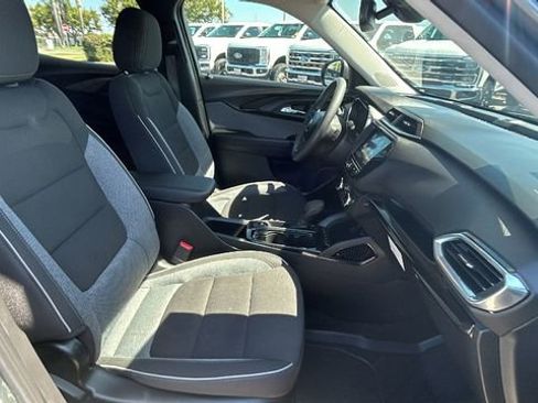 Used 2023 Chevrolet TrailBlazer LT w/ Convenience Package image 11