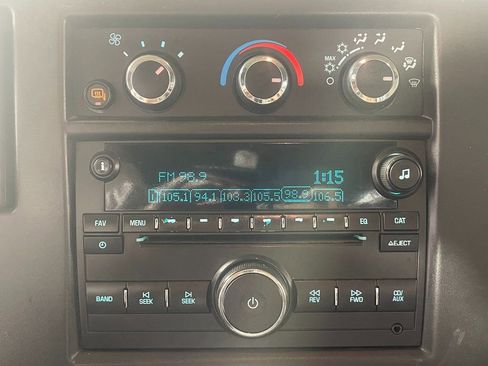 Used 2017 Chevrolet Express 3500 Extended image 19