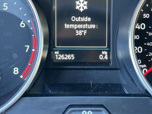 Used 2018 Volkswagen Tiguan SE image 15