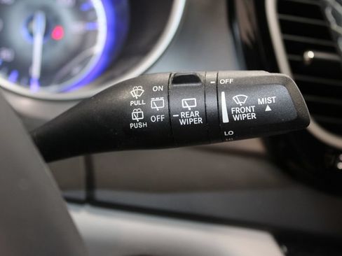 Used 2024 Chrysler Pacifica Touring-L FWD image 27