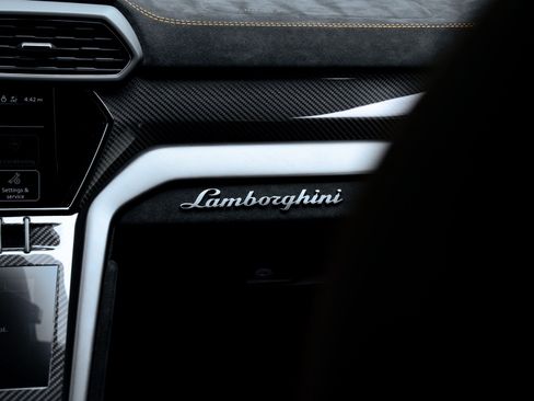 Used 2023 Lamborghini Urus Performante AWD/4WD image 42