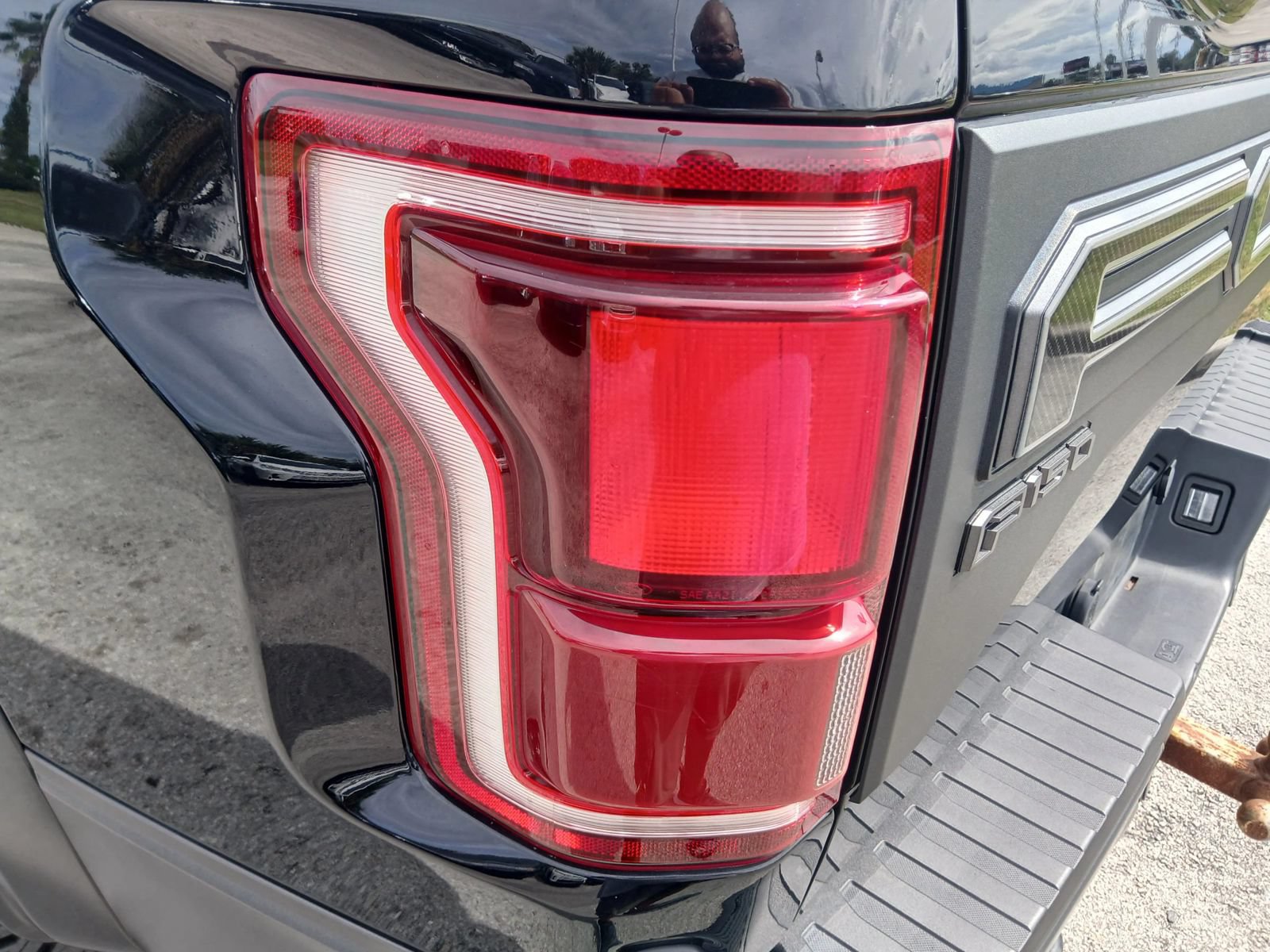 Used 2019 Ford F150 Raptor w/ Equipment Group 802A Luxury AWD/4WD image 14