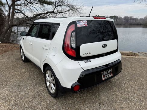 Used 2016 Kia Soul + image 9