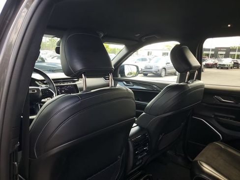 Used 2022 Jeep Grand Cherokee L Laredo AWD/4WD image 12