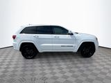 Used 2017 Jeep Grand Cherokee Altitude image 4