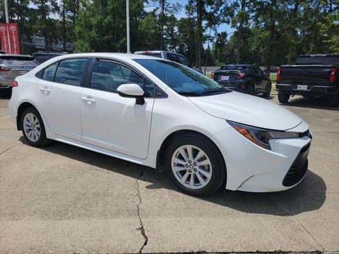 Certified 2026 Toyota Corolla LE w/ LE Premium Package FWD image 9