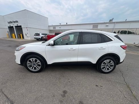 Used 2022 Ford Escape SEL w/ Class II Trailer Tow Package AWD/4WD image 9