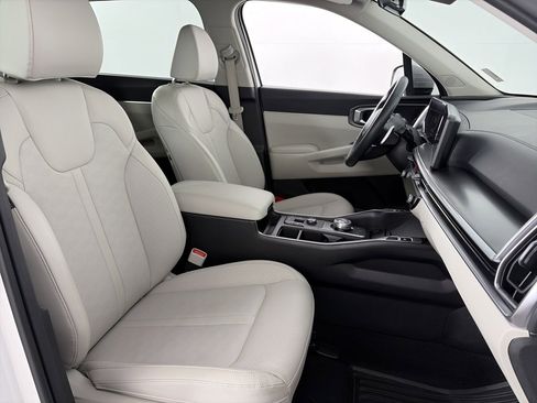 Used 2025 Kia Sorento EX image 31