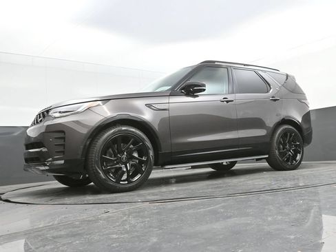 Used 2025 Land Rover Discovery Dynamic SE AWD/4WD image 39