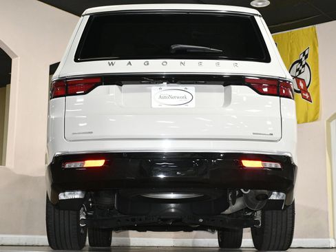 Used 2022 Jeep Wagoneer Series III w/ Premium Group I image 82