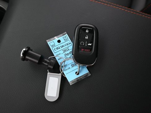 Used 2025 Honda Pilot TrailSport image 19