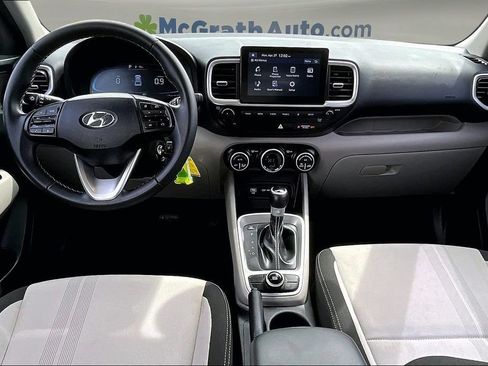 Used 2023 Hyundai Venue SEL FWD image 9