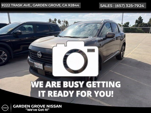 Certified 2025 Nissan Kicks SR FWD image 1