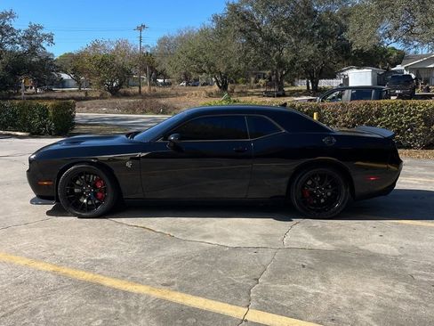 Used 2015 Dodge Challenger SRT Hellcat image 4