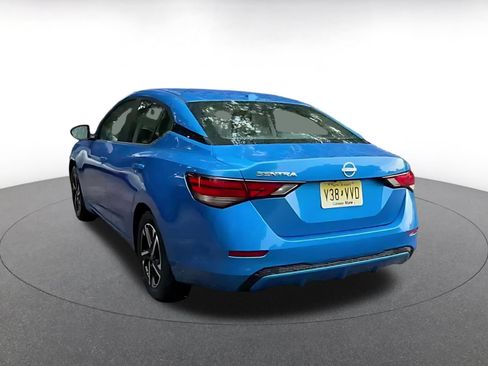 Used 2025 Nissan Sentra SV FWD image 9